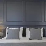 Apeiro Avant-garde