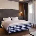 Apeiro Avant-garde Hotell 5*