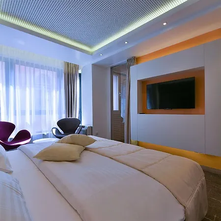 Otel Apeiro Avant-garde 5*