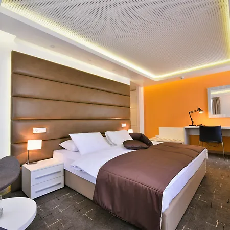 Hotel Apeiro Avant-garde