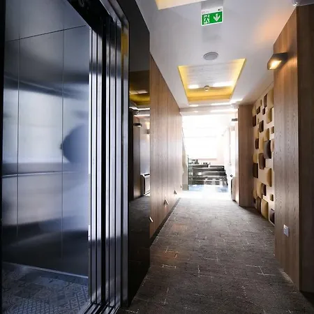 Apeiro Avant-garde 5*