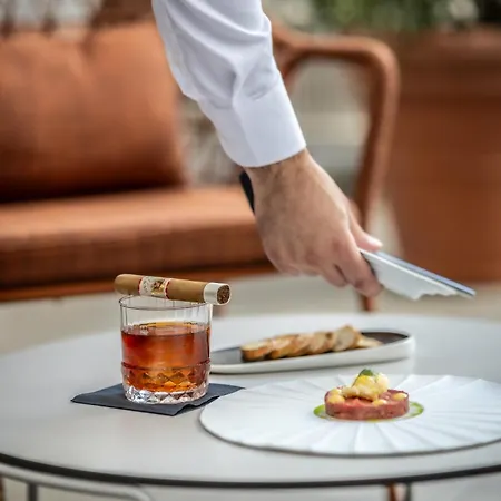 Apeiro Avant-garde 5*