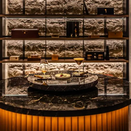 Apeiro Avant-garde 5*