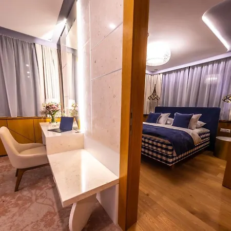 Apeiro Avant-garde Hotel 5*