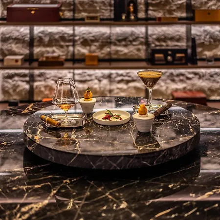Hotel Apeiro Avant-garde 5*
