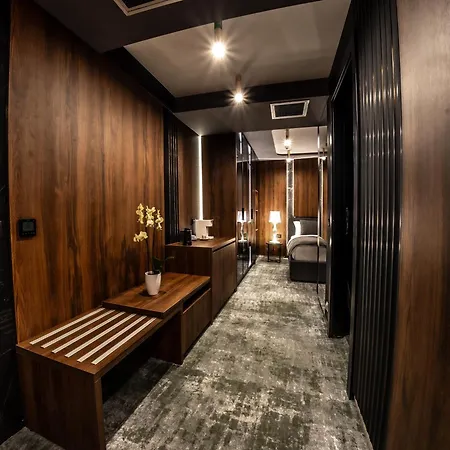 Apeiro Avant-garde Hotel 5*