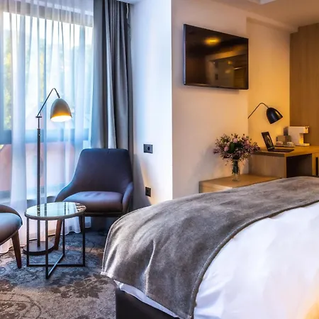 Otel Apeiro Avant-garde 5*