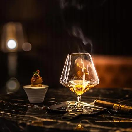 Otel Apeiro Avant-garde 5*