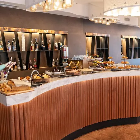 Отель Apeiro Avant-garde